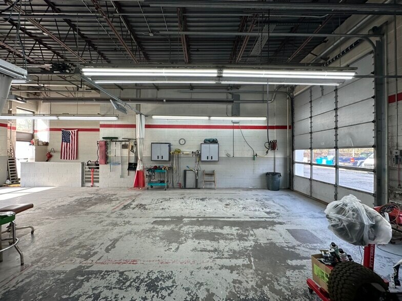 More Photos Of 507 Boston Tpke, Shrewsbury Freestanding For Lease