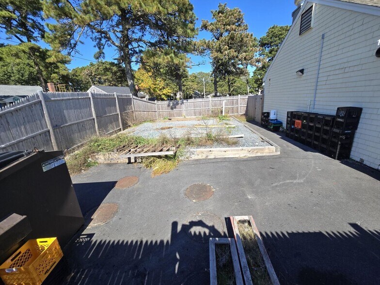 More Photos Of 168 Lower County Rd, Dennis Port Freestanding For Sale