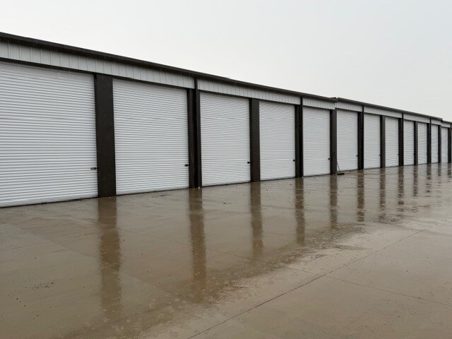 More Photos Of 105 Sunset, Malakoff Specialty For Sale