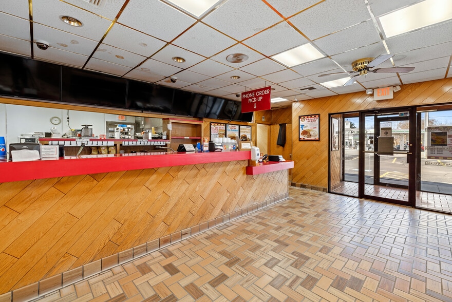 More Photos Of 733 Bedford St, Whitman Restaurant For Sale