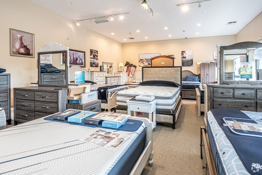 More Photos Of 607 Sunrise Hwy, Bellmore Storefront Retail Office For Sale