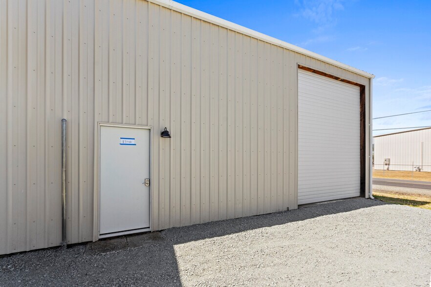 More Photos Of 1344 Brookside Blvd, Grants Pass Warehouse For Lease