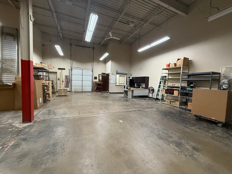 More Photos Of 11 Penns Trl, Newtown Light Distribution For Lease