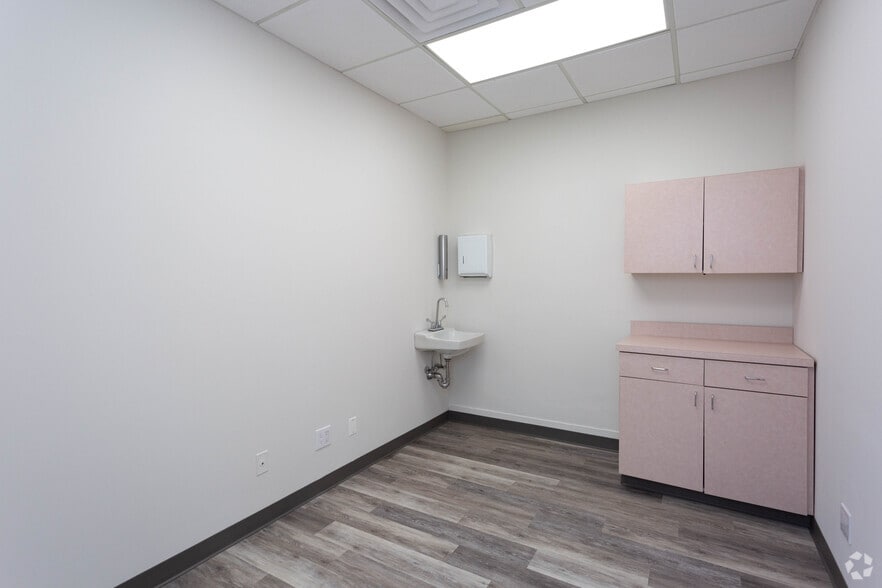 More Photos Of 520 Franklin Ave, Garden City Medical For Sale