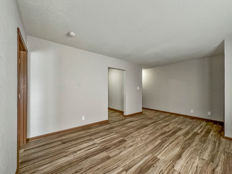 More Photos Of 2519 Clarkson Ave, Des Moines Apartments For Sale