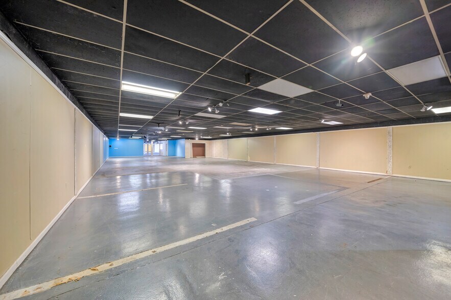 More Photos Of 10509 Dixie Hwy, Louisville Freestanding For Lease