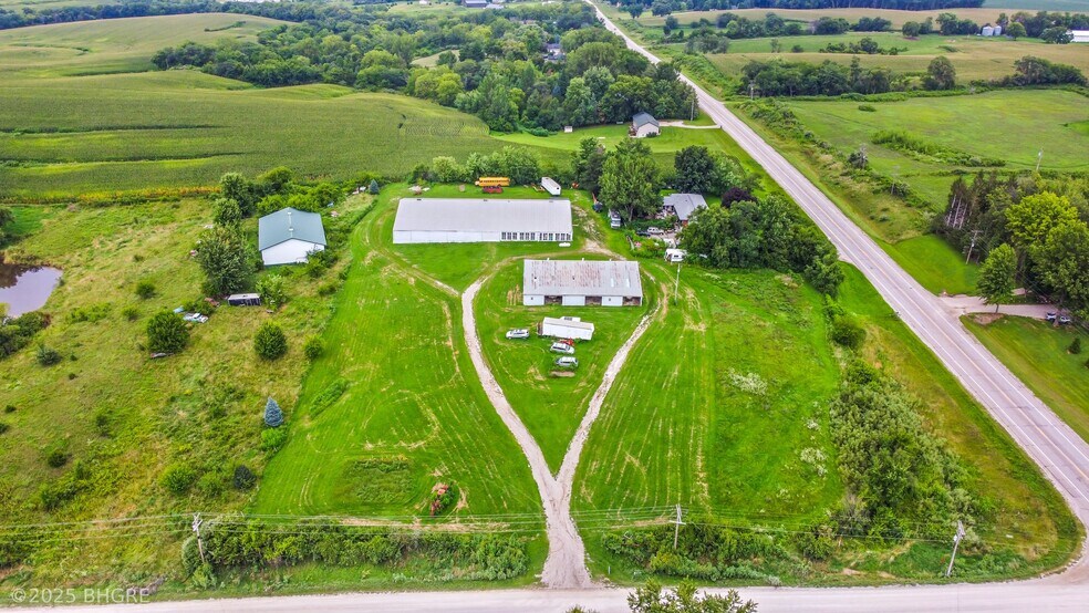 More Photos Of 1247 Illinois Dr, Knoxville Sports And Entertainment For Sale