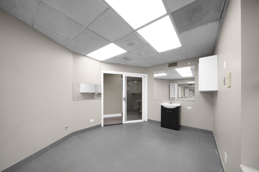 More Photos Of 1670 Willow Rd, Northfield General Retail For Sale