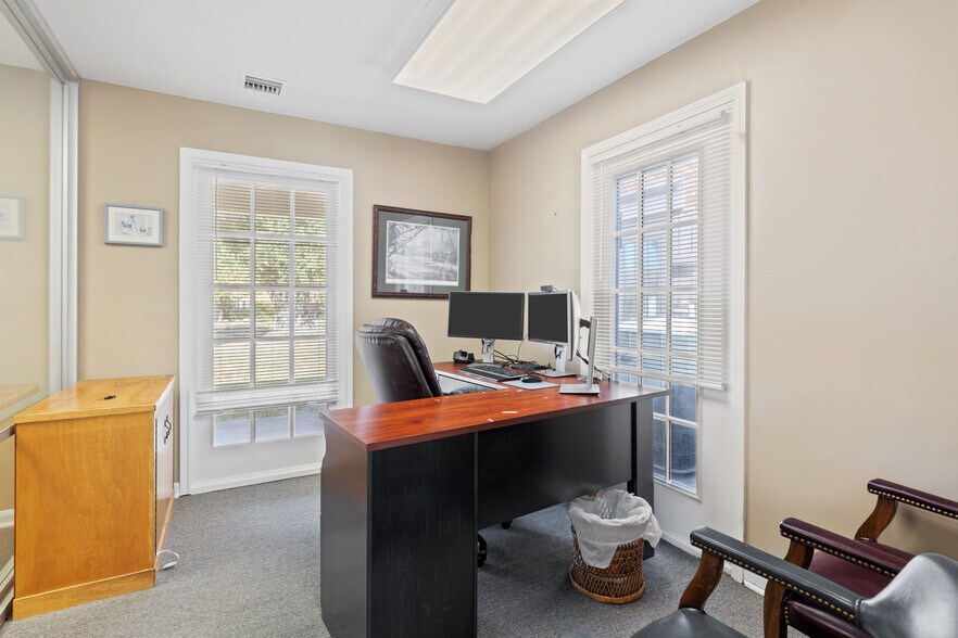 More Photos Of 1628 Ryan St, Lake Charles Office For Lease