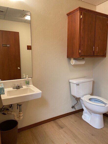 More Photos Of 910 S Bryant Ave, Edmond Medical For Sale