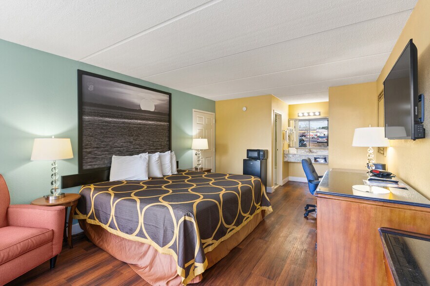 More Photos Of 1220 Boone Avenue Ext, Kingsland Hotel For Sale