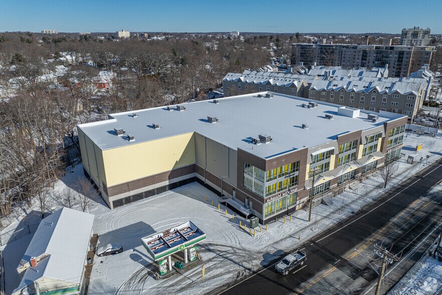 More Photos Of 2710 North Ave, Bridgeport Self Storage For Lease