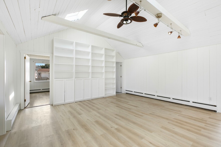 More Photos Of 35 Gardners Ln, Hampton Bays Apartments For Sale
