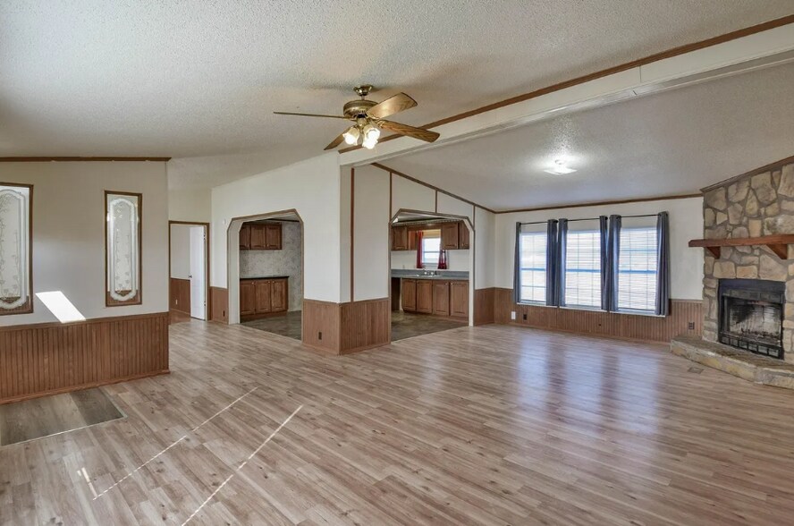 More Photos Of 4040 Dillard Ct, Joshua Specialty For Sale