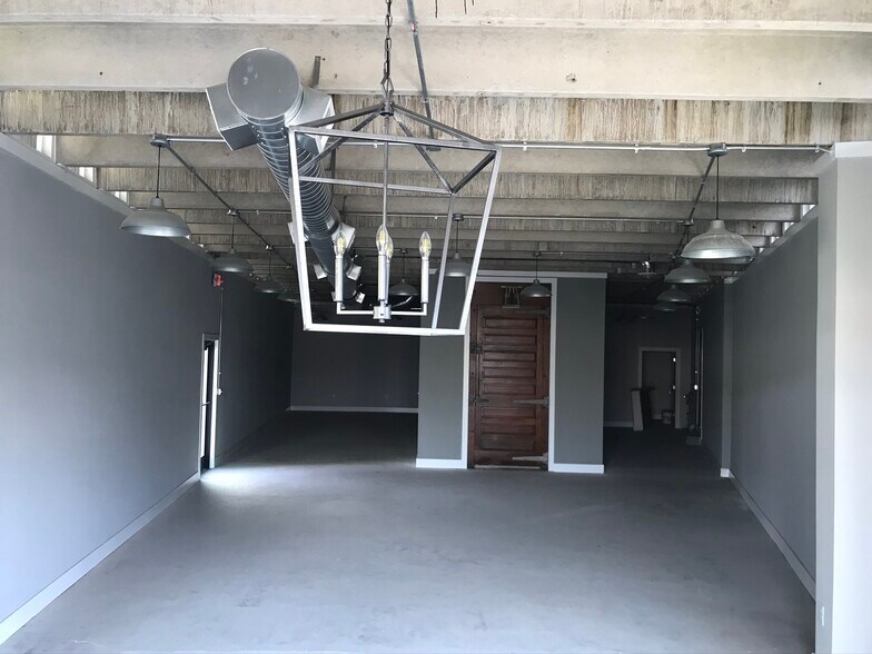 More Photos Of 1155 Franklin St, Clarksville Warehouse For Lease