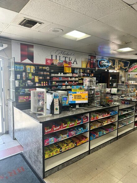 More Photos Of 284 W Olive Ave, Porterville Convenience Store For Sale