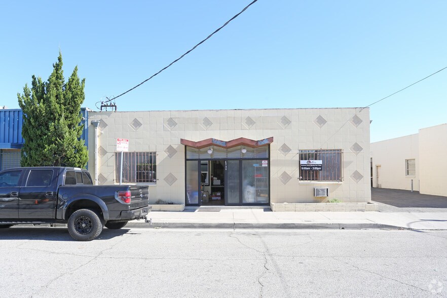 More Photos Of 8740 Remmet Ave, Canoga Park Distribution For Lease