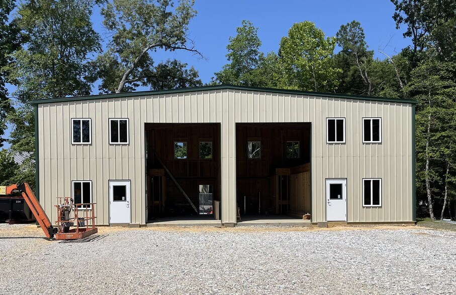 Primary Photo Of 138 Tewning Rd, Williamsburg Light Distribution For Lease