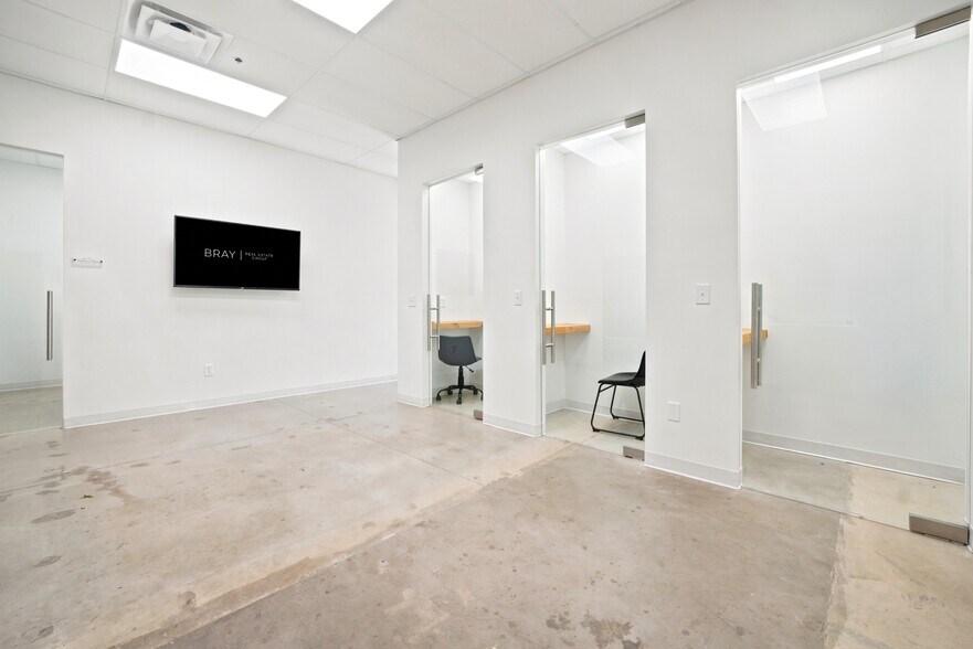 More Photos Of 8610 Potranco Rd, San Antonio Storefront Retail Office For Lease
