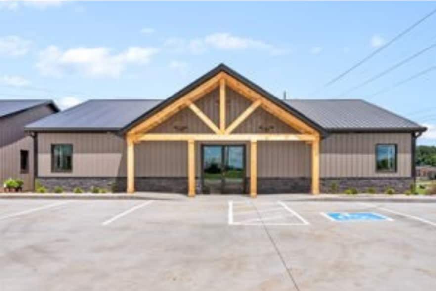 More Photos Of 159 Darlene Dr, Clarksville Office For Lease