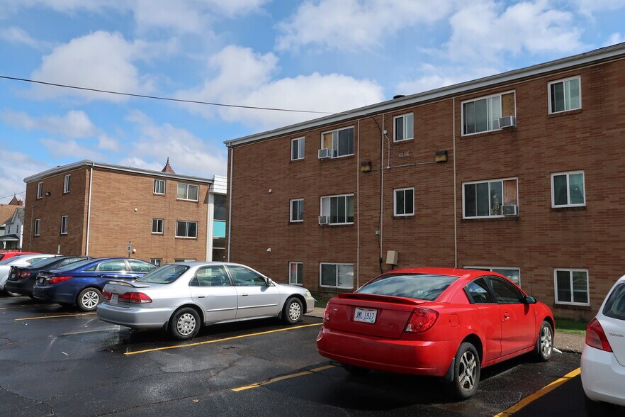 More Photos Of 1833-1845 E 31st St, Lorain Apartments For Sale