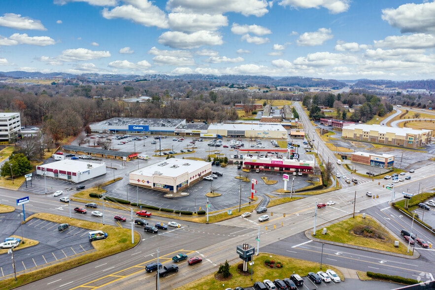 2219 N Roan St, Johnson City, TN 37601 Retail For Lease