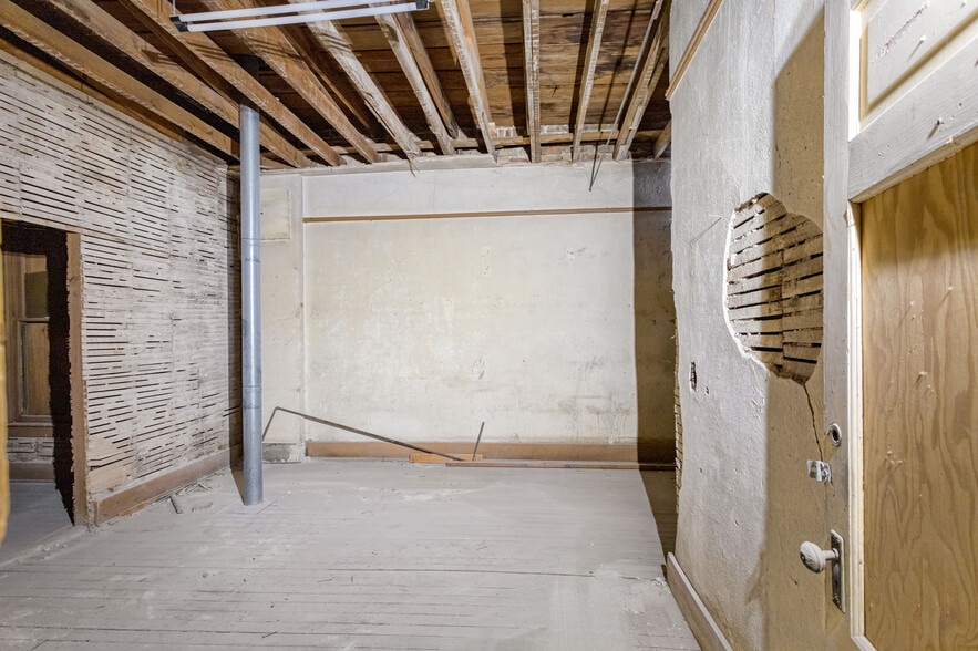 More Photos Of 844-846 N G Ave, Douglas Storefront Retail Residential For Sale