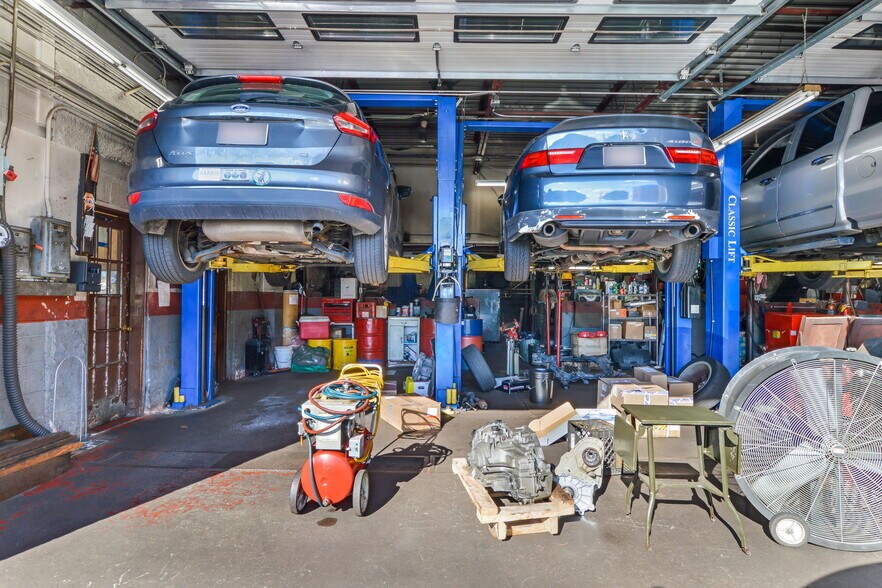 More Photos Of 347 Dartmouth St, New Bedford Auto Repair For Sale