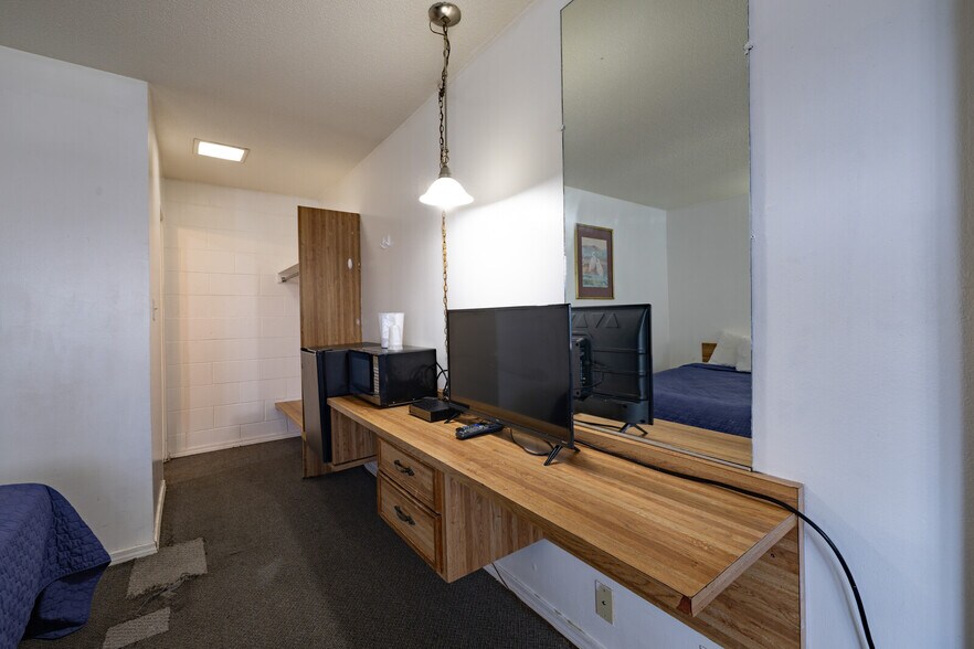 More Photos Of 440 E A St, Casper Hotel For Sale