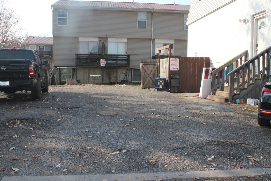 More Photos Of 307 W College St, Carbondale Sorority Fraternity House For Sale