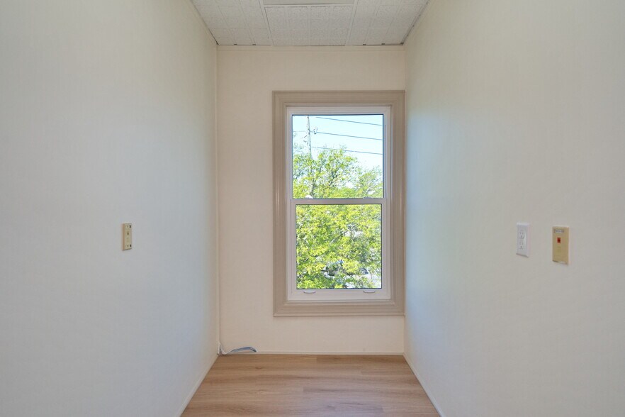 More Photos Of 3375 Capital Cir NE, Tallahassee Office For Sale