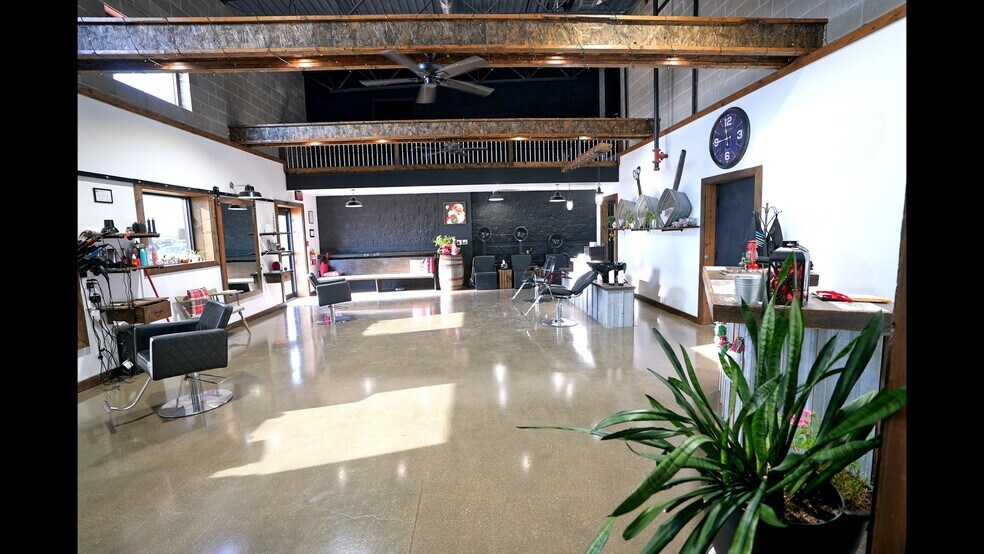 More Photos Of 910 W Ann Blvd, Greensburg General Retail For Sale