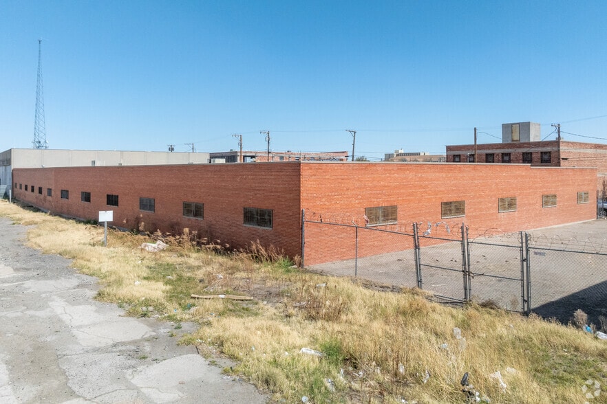 More Photos Of 220 N Saint Vrain St, El Paso Light Distribution For Sale