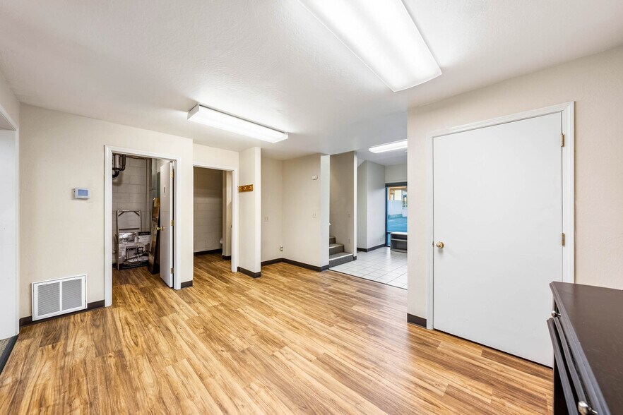 More Photos Of 735 SE 7th St, Grants Pass Office For Sale