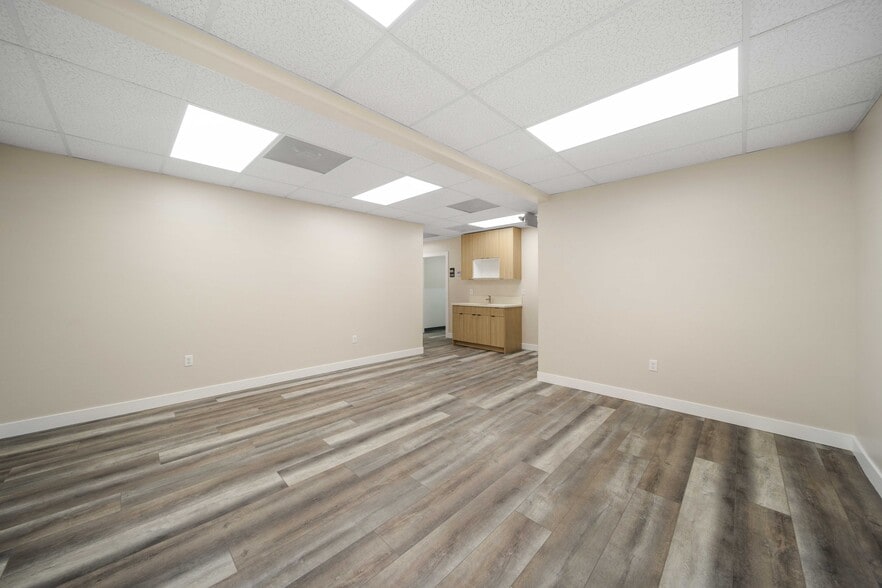 More Photos Of 465 E Palmdale Blvd, Palmdale Loft Creative Space For Lease