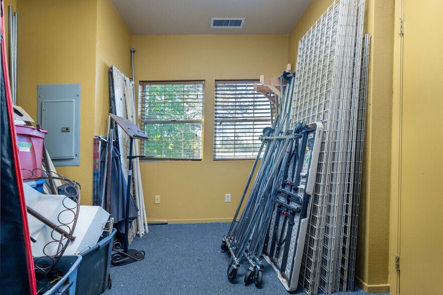 More Photos Of 12150 Charles Dr, Grass Valley Warehouse For Sale