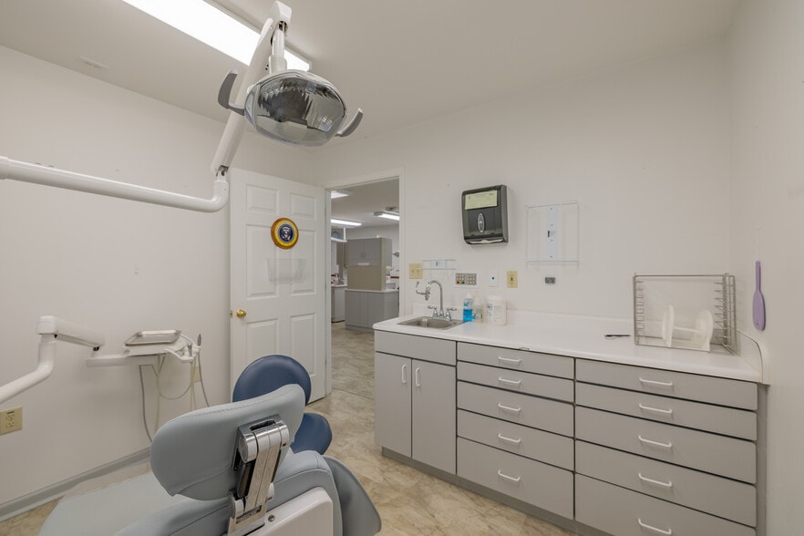 More Photos Of 1941 Euclid Ave, Bristol Medical For Sale