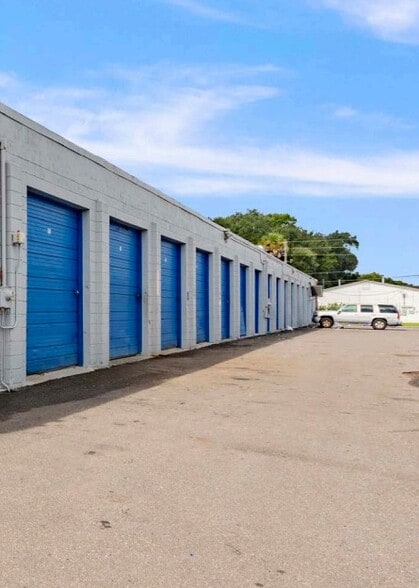 More Photos Of 1520 Peachtree St, Cocoa Self Storage For Sale