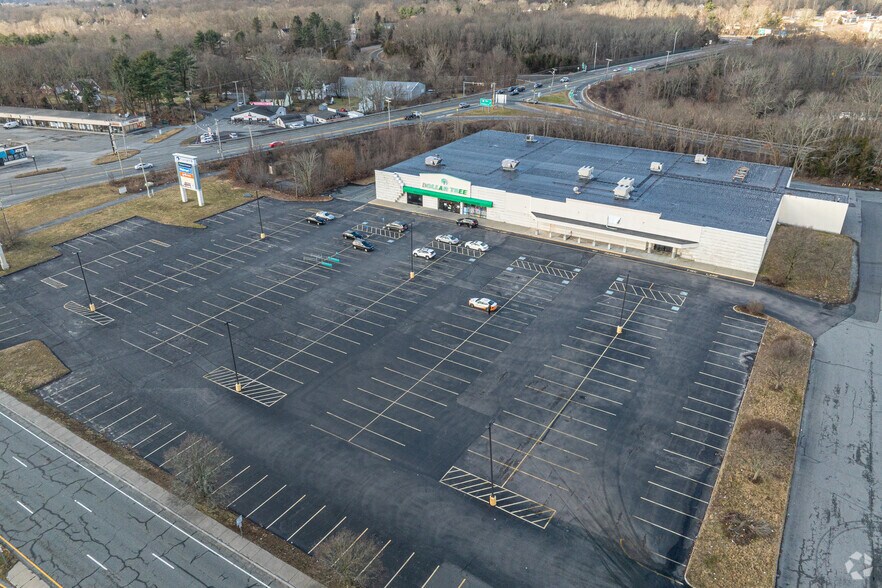 More Photos Of 86 Swansea Mall Dr, Swansea Unknown For Lease
