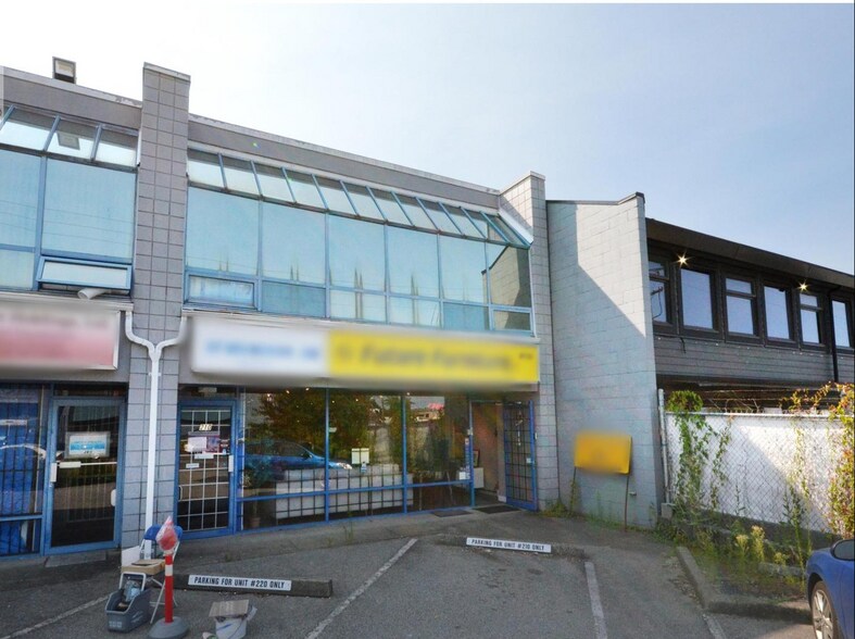 More Photos Of 2981 Simpson Rd, Richmond Showroom For Sale