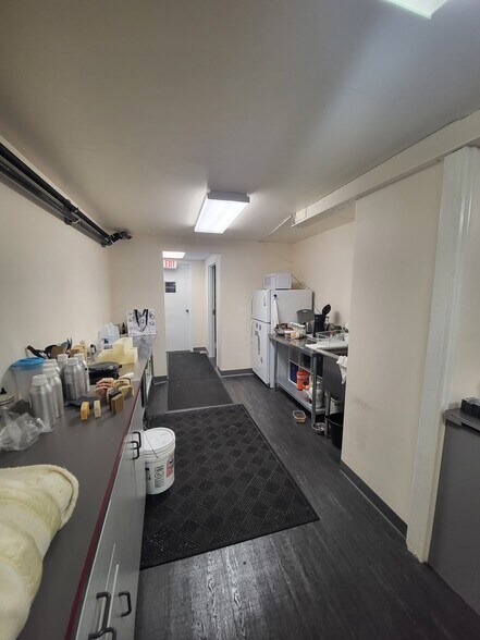 More Photos Of 327 Main St, Evansville Storefront For Sale