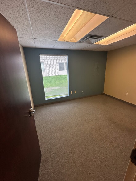 More Photos Of 121 Erie Canal Dr, Rochester Office For Sale