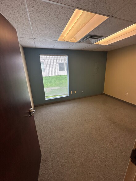 More Photos Of 121 Erie Canal Dr, Rochester Medical For Sale