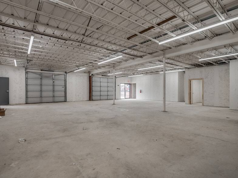 More Photos Of 4403-4411 SW 3rd St, Oklahoma City Showroom For Sale