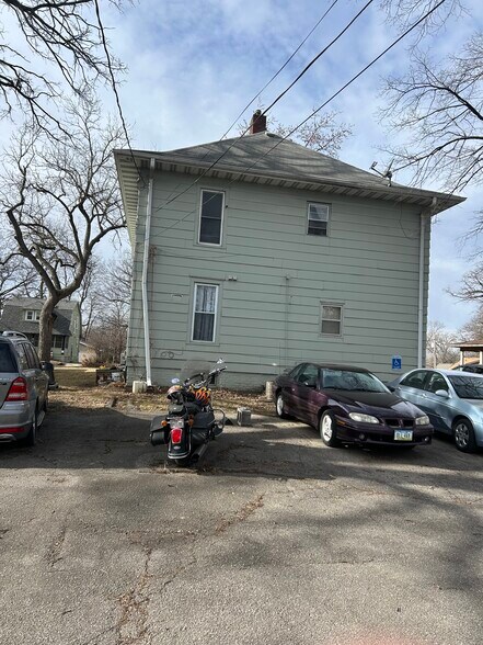 More Photos Of 983 26th St, Des Moines Multifamily For Sale