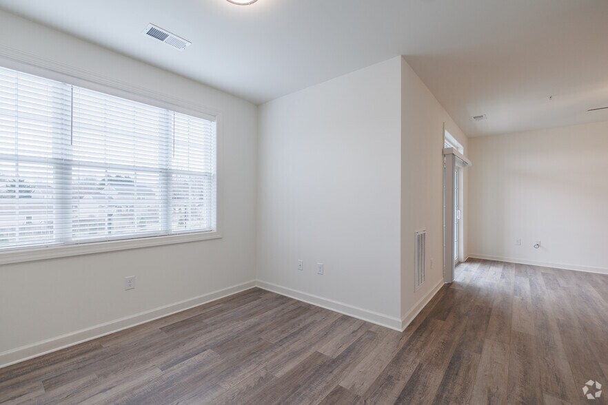 More Photos Of 41 Wttr Ln, Westminster Apartments For Sale