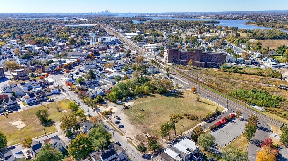 More Photos Of , Bloomingdale General Retail For Sale