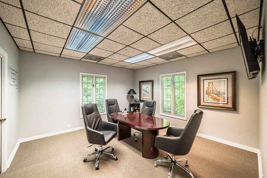 More Photos Of 3140 Parisa Dr, Paducah Office For Sale