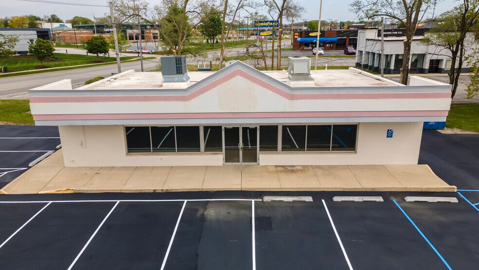 More Photos Of 2306 Calumet Ave, Valparaiso Convenience Store For Sale