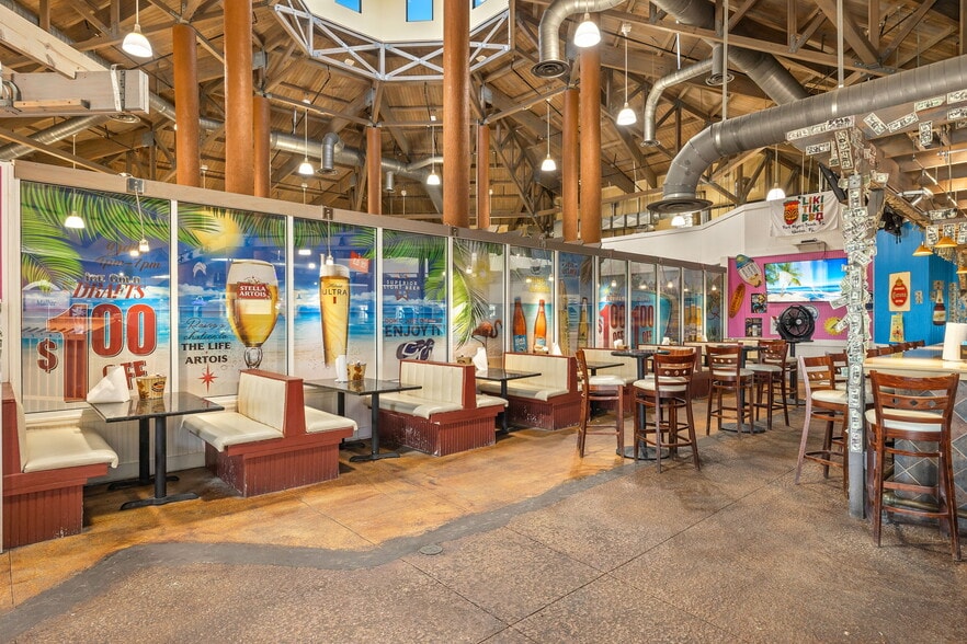 More Photos Of 17650 San Carlos Blvd, Fort Myers Supermarket For Sale